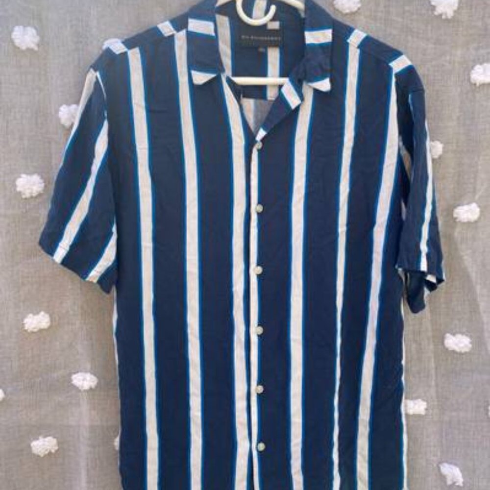 No Boundaries Navy Blue and White Vertical Stripe Casual Button-Down Shirt